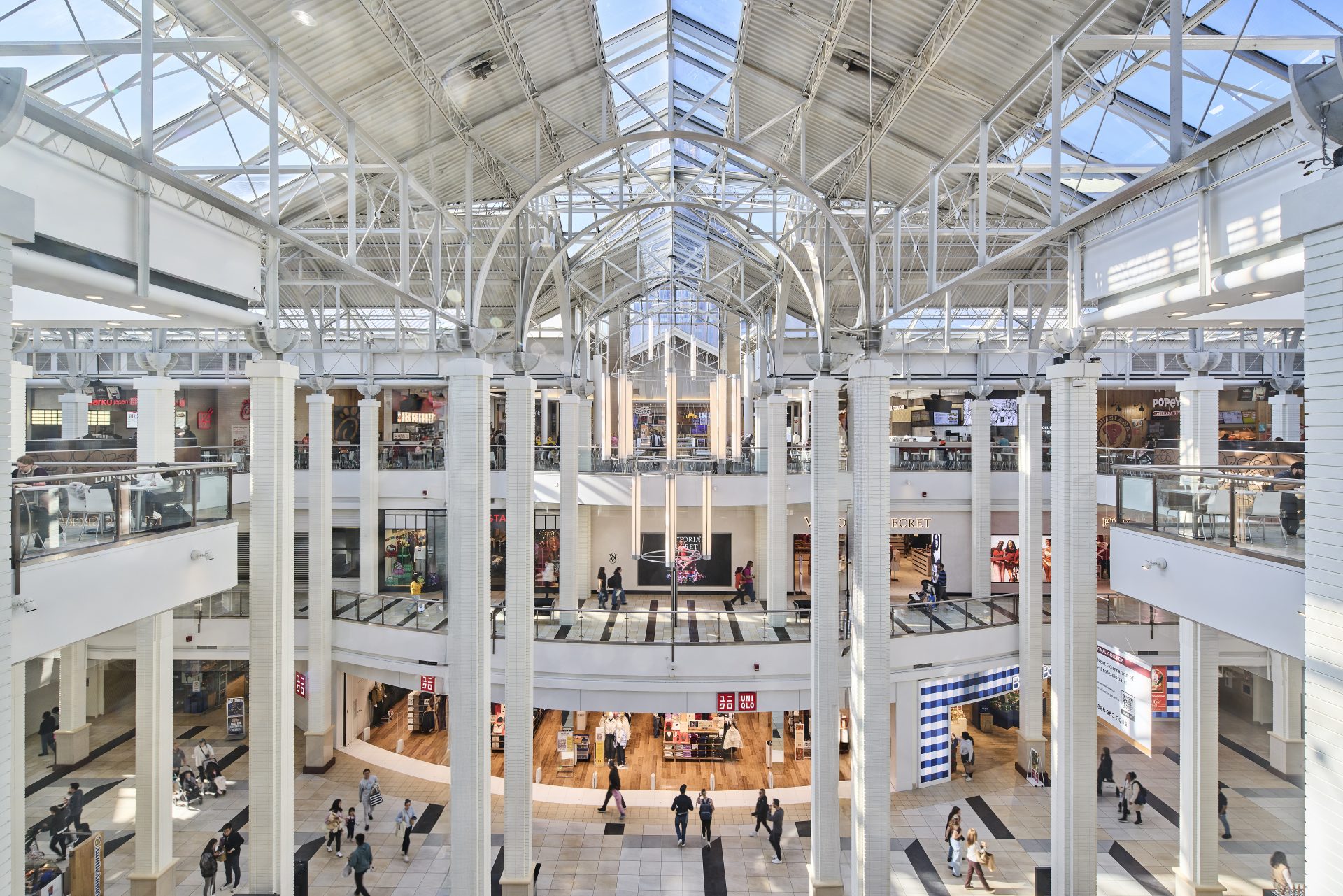 Newport Centre_Interior Hero_Center Court_Multi Level View_2025